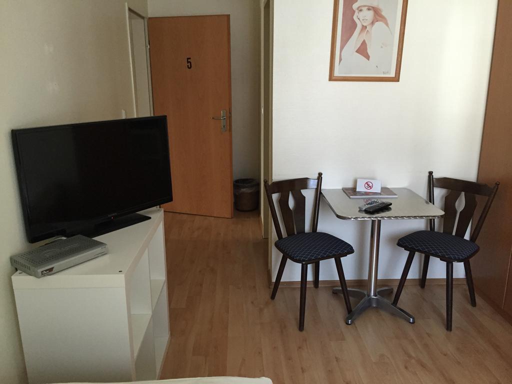 Hotel Restaurant Zagreb Keulen Kamer foto