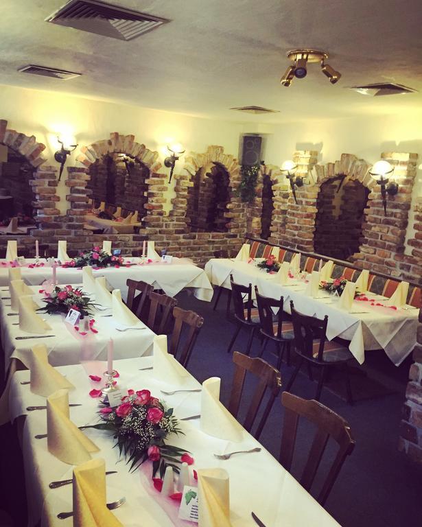 Hotel Restaurant Zagreb Keulen Buitenkant foto
